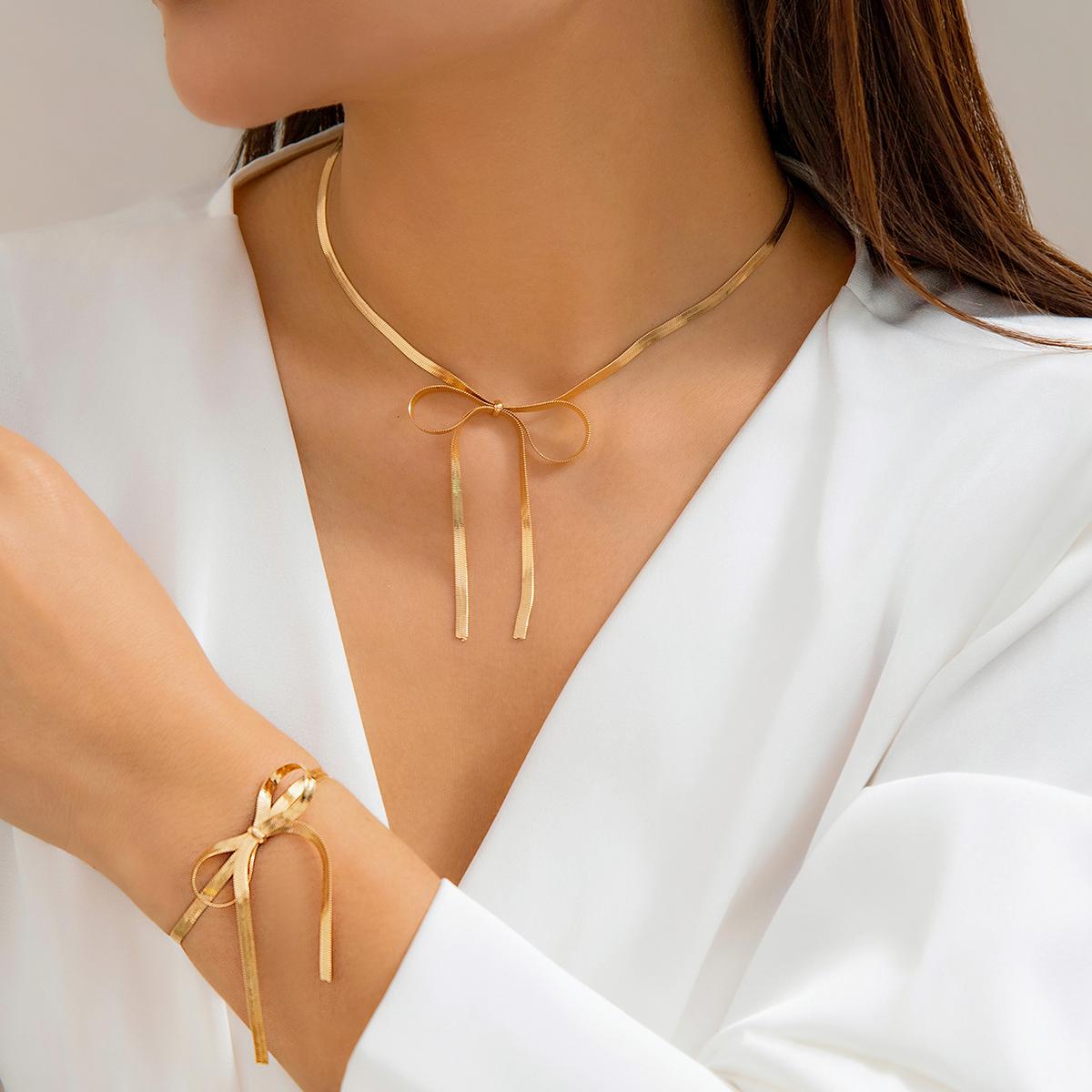 Salircon Punk Flat Snake Chain Short Necklace Vintage Creative Bow Pendant Choker Necklace Women s Aesthetic Banquet Jewelry
Salircon Punk Flat Snake Chain Short Necklace Vintage Creative Bow Pendant Choker Necklace Women s Aesthetic Banquet Jewelry