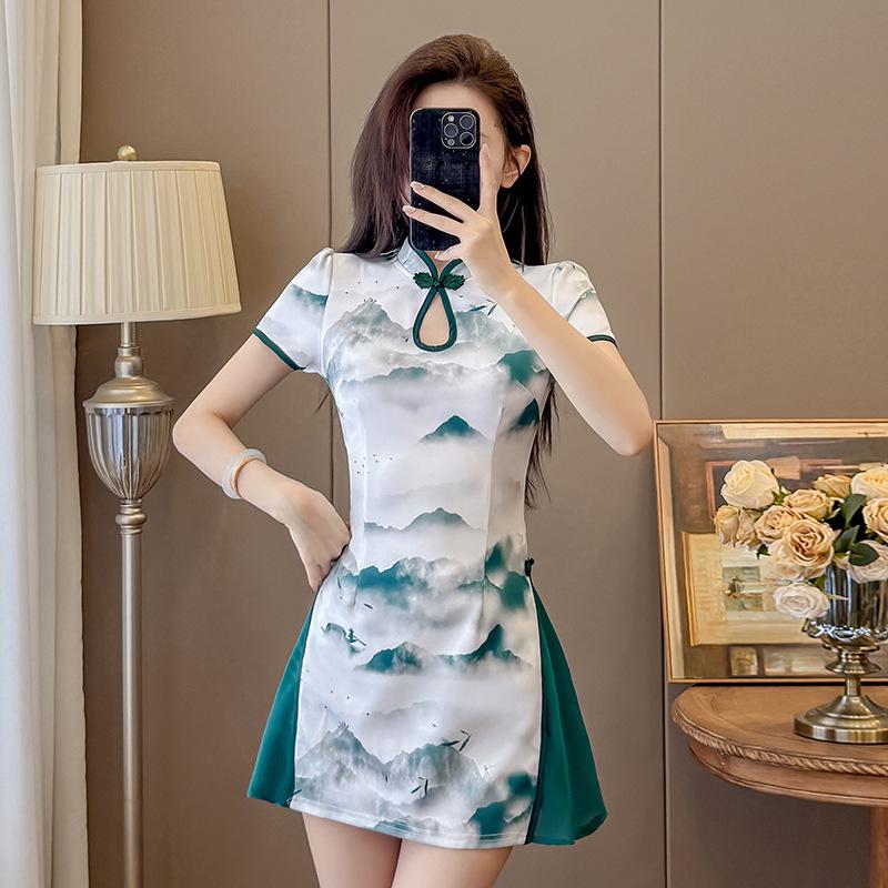 Real Shot New Trend Ink Wash Color Two-Piece Set: Qipao Dress with Shorts or Skirt - European & American Style XL
Real Shot New Trend Ink Wash Color Two-Piece Set: Qipao Dress with Shorts or Skirt - European & American Style XL