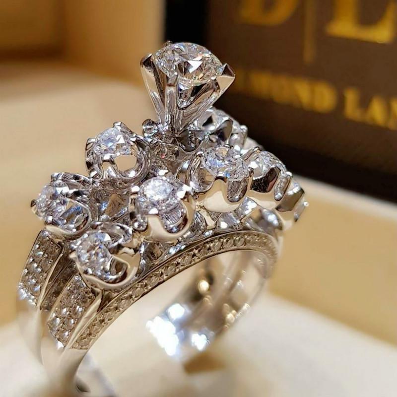 Creative Hollow Diamond Inlaid Engagement & Wedding Ring Set - European & American Style (r5505) Size 7 белый
Creative Hollow Diamond Inlaid Engagement & Wedding Ring Set - European & American Style (r5505) Size 7 белый
