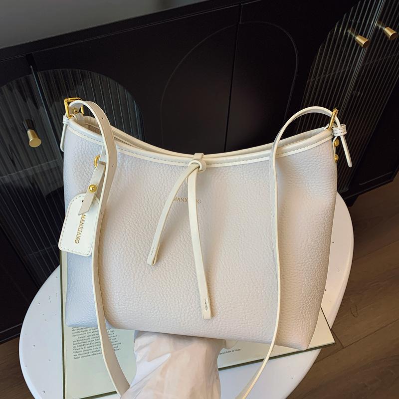 Korean version of large-capacity commuter armpit bag women s 2025 new lychee pattern simple tote bag versatile one-shoulder crossbody bag бежевый
Korean version of large-capacity commuter armpit bag women s 2025 new lychee pattern simple tote bag versatile one-shoulder crossbody bag бежевый