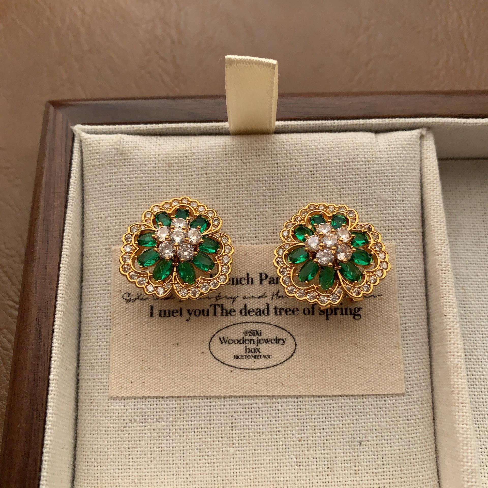 Exquisite Multi-Colored Flower Clusters Shining Zircon Stud Earrings Light Luxury High-End Earrings Elegant Temperament Versatile
Exquisite Multi-Colored Flower Clusters Shining Zircon Stud Earrings Light Luxury High-End Earrings Elegant Temperament Versatile