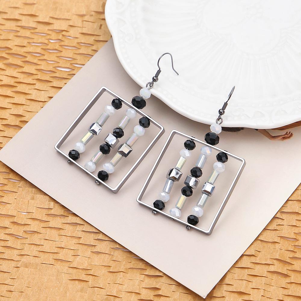 Exaggerated Design: Square Hollow Color Block Glass Beaded Earrings for Women черный серый
Exaggerated Design: Square Hollow Color Block Glass Beaded Earrings for Women черный серый