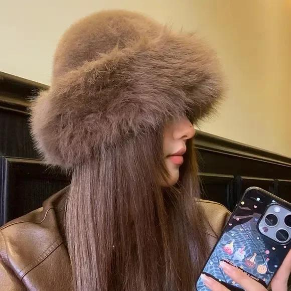 Vintage Korean Winter Warm Plush Hat for Women Men Solid Color Thicken Fluffy Fur Bucket Hat Cold Windproof Outdoor Panama Cap кофейный
Vintage Korean Winter Warm Plush Hat for Women Men Solid Color Thicken Fluffy Fur Bucket Hat Cold Windproof Outdoor Panama Cap кофейный