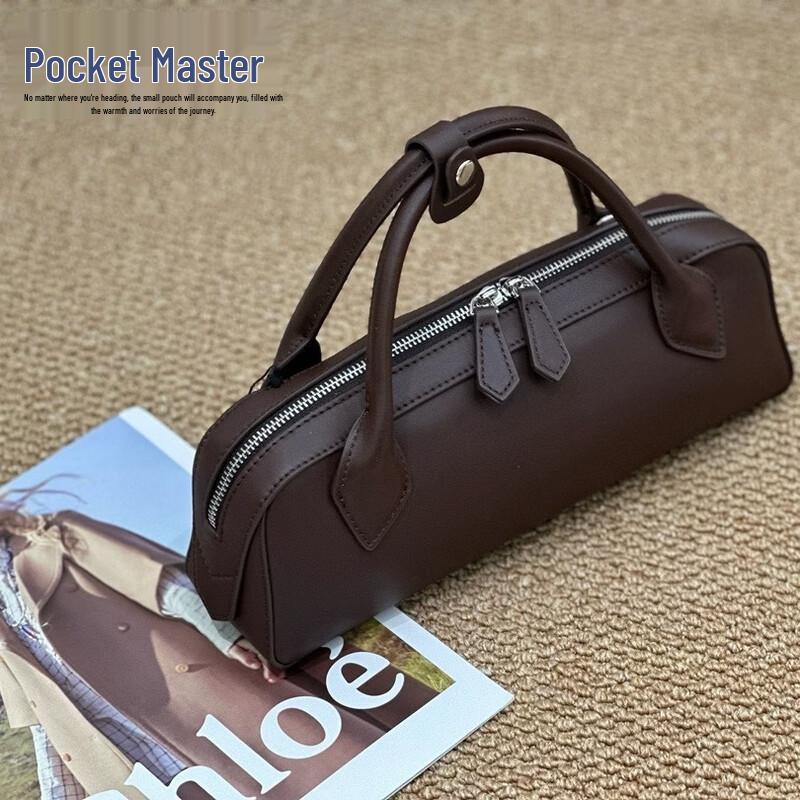 Douxiaozhu Leather Baguette Shoulder Bag
Douxiaozhu Leather Baguette Shoulder Bag