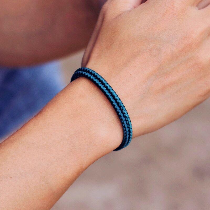 Noter Men Rope Bracelet Unfading Stainless Steel Magentic Braclet Camping Male Accessories Pulsera Tela Best Gift For Boyfriend 21.5cm(8.5inch) peacock синього кольору
Noter Men Rope Bracelet Unfading Stainless Steel Magentic Braclet Camping Male Accessories Pulsera Tela Best Gift For Boyfriend 21.5cm(8.5inch) peacock синього кольору