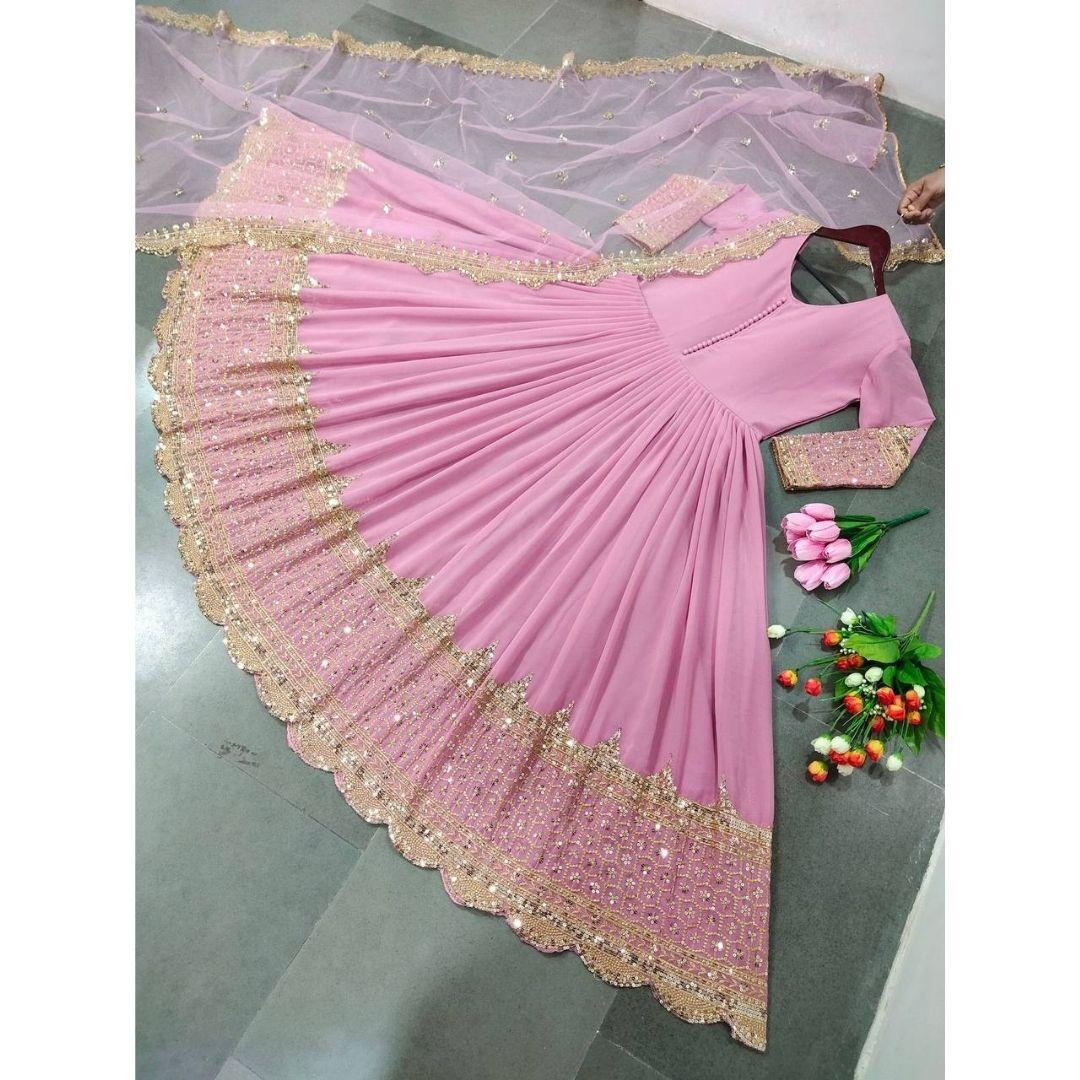 Разработано платье высочайшего качества с тесно связанными дупаттами. 
Разработано платье высочайшего качества с тесно связанными дупаттами.