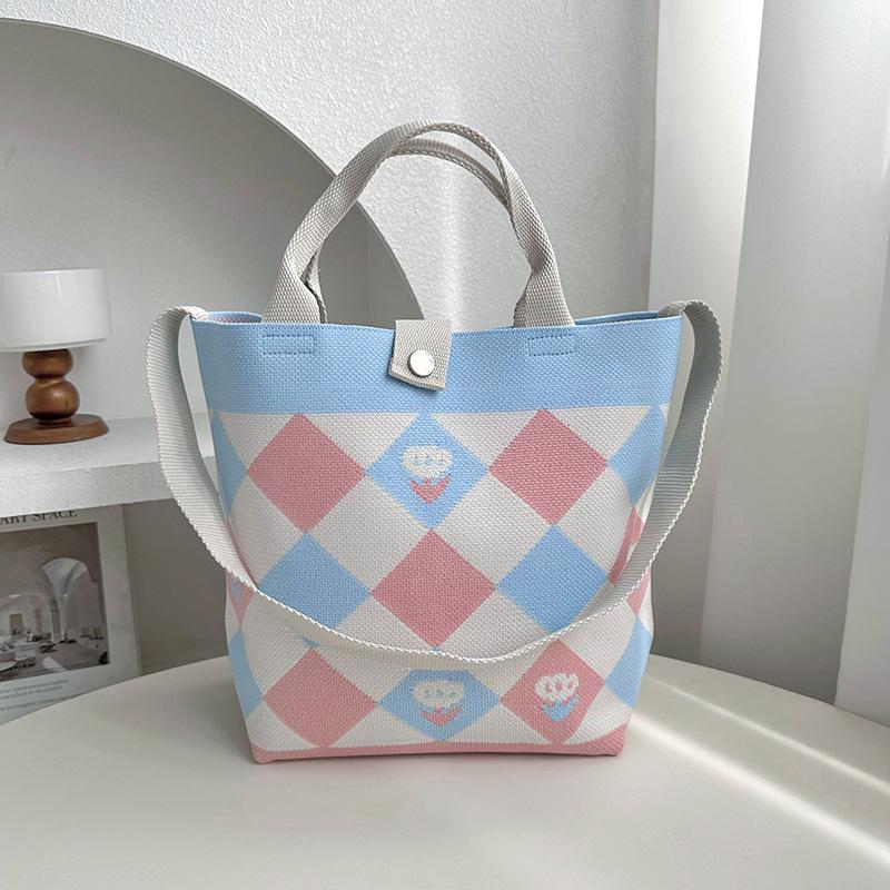 Вязаная сумка-тоут с ромбовидным узором: Универсальная сумка через плечо и кроссбоди большой вместимости.
Вязаная сумка-тоут с ромбовидным узором: Универсальная сумка через плечо и кроссбоди большой вместимости.