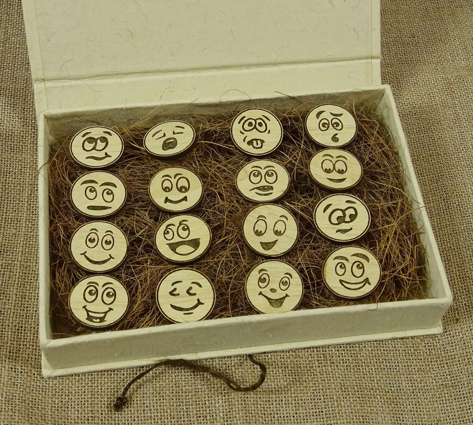 Круглий Дерев яний Гравірований Маленькі Обличчя Емоції 16 Магніт на Холодильник Сувенір Подарунок 1 x 1.2 Inches коричневий
Круглий Дерев яний Гравірований Маленькі Обличчя Емоції 16 Магніт на Холодильник Сувенір Подарунок 1 x 1.2 Inches коричневий