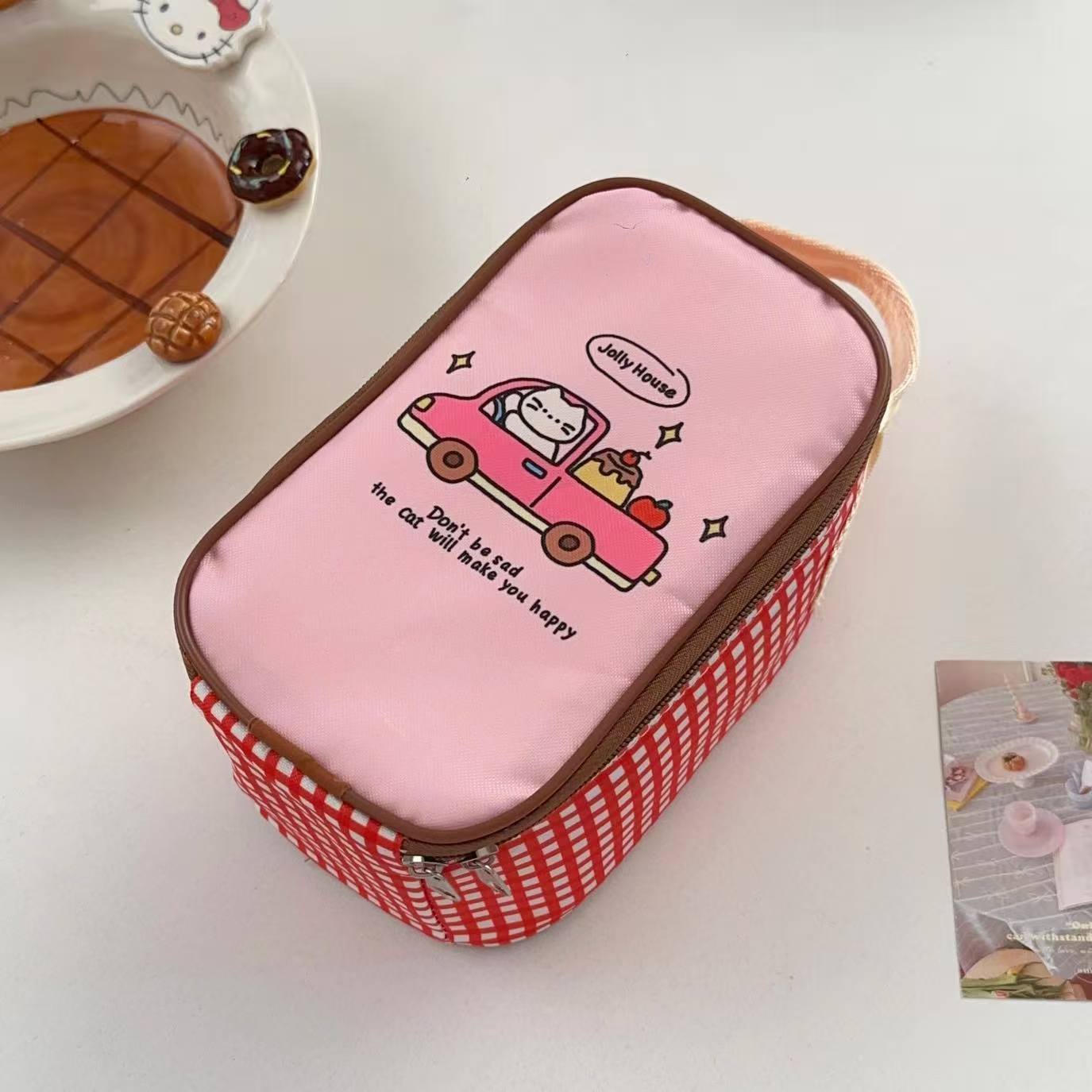 Cute Portable Lunch Box Bag Large Capaci Insulated Bag for Students And Office Workers High Aesthetic Value Breakfast Bag рожевий
Cute Portable Lunch Box Bag Large Capaci Insulated Bag for Students And Office Workers High Aesthetic Value Breakfast Bag рожевий
