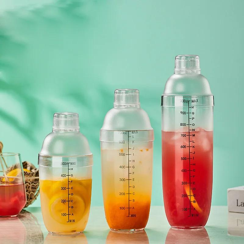 1pc 530ml/700ml Plastic Cocktail Shaker Fruit Juice Milk Tea Beverage Mixer Home Bar Utensils Wine Barware Drink Mixer 500-1000ML
1pc 530ml/700ml Plastic Cocktail Shaker Fruit Juice Milk Tea Beverage Mixer Home Bar Utensils Wine Barware Drink Mixer 500-1000ML