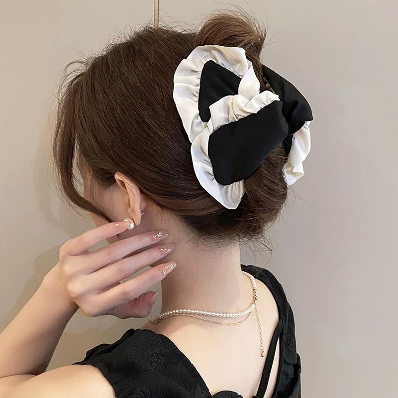 AWATYR Bow Hairpin New Elegant Temperament Satin Hair Grab Hair Accessories Shark Clip on The Back of The Head Hair Claw Clip
AWATYR Bow Hairpin New Elegant Temperament Satin Hair Grab Hair Accessories Shark Clip on The Back of The Head Hair Claw Clip