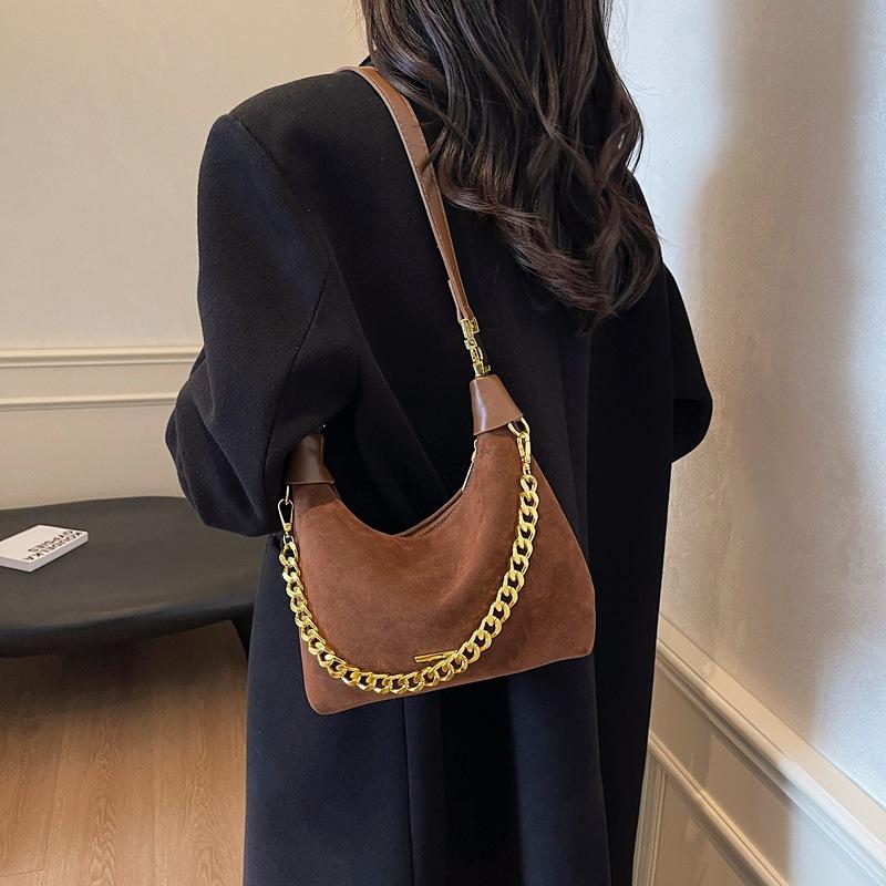 This year, the popular chain small bag women s 2025 new fashion portable dumpling bag spring and summer versatile commuter messenger bag 24*10*20 чёрный
This year, the popular chain small bag women s 2025 new fashion portable dumpling bag spring and summer versatile commuter messenger bag 24*10*20 чёрный