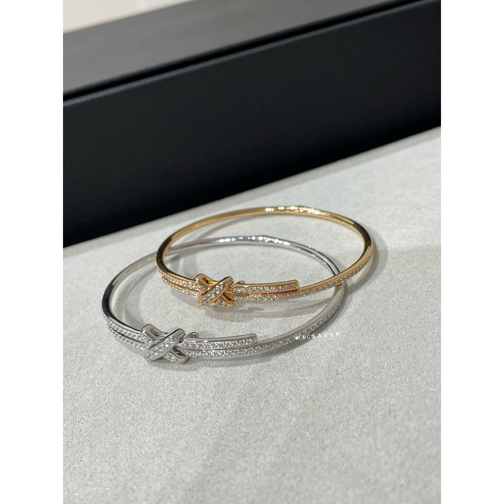 V Золотая Версия Seiko Shangshang Крест Цыганский Браслет Женский Легкая Роскошь Премиальный Сенс Полный Бриллиант Крест X Браслет розового золота
V Золотая Версия Seiko Shangshang Крест Цыганский Браслет Женский Легкая Роскошь Премиальный Сенс Полный Бриллиант Крест X Браслет розового золота