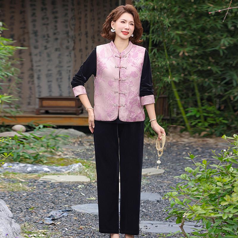 Stylish Three-Piece Chinese Spring Outfit for Mothers: National Style Vest and Pants, Elegant Age-Reducing Suit for Middle-Aged and Elderly Women. 5XL (72.5-77.5 kg) рожевий
Stylish Three-Piece Chinese Spring Outfit for Mothers: National Style Vest and Pants, Elegant Age-Reducing Suit for Middle-Aged and Elderly Women. 5XL (72.5-77.5 kg) рожевий