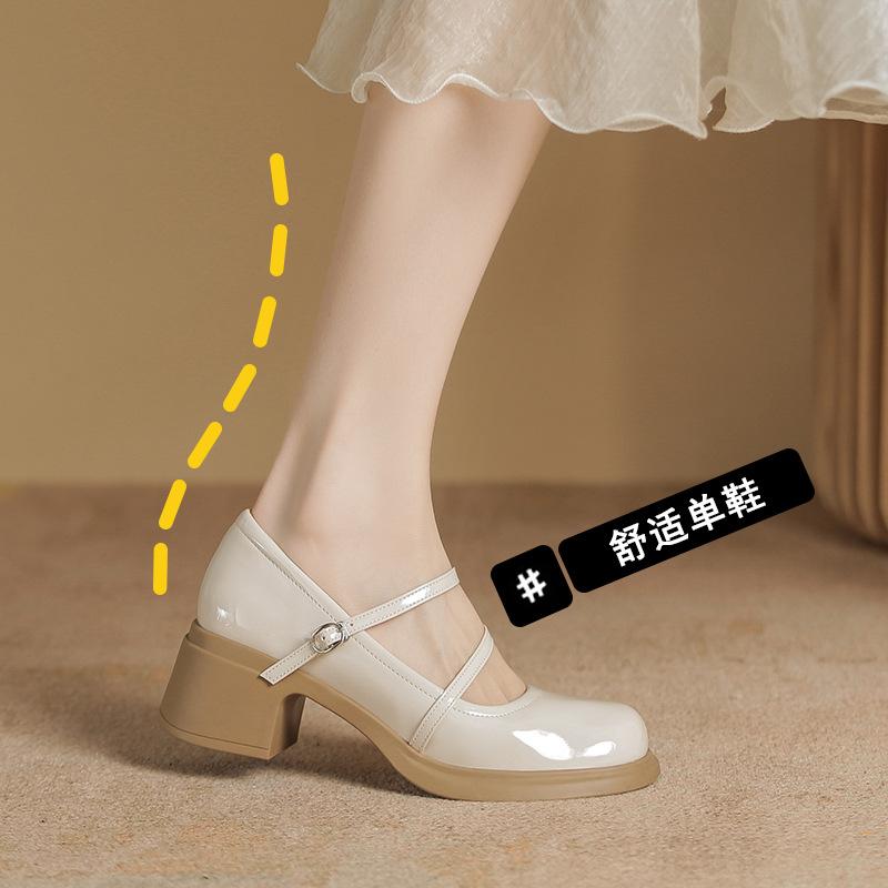 Mary Jane shoes women s thick heel retro patent leather small leather shoes round head shallow mouth temperament low heel single shoes women 34
Mary Jane shoes women s thick heel retro patent leather small leather shoes round head shallow mouth temperament low heel single shoes women 34