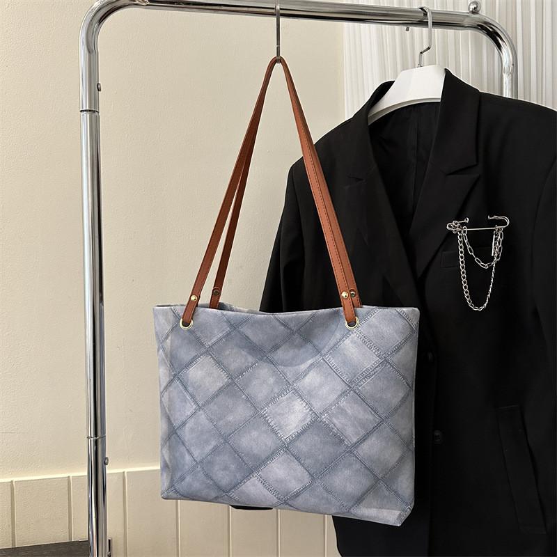 Stylish Large Capacity Pu Tote Bag For College Students In Trendy Colors And Designs синій
Stylish Large Capacity Pu Tote Bag For College Students In Trendy Colors And Designs синій