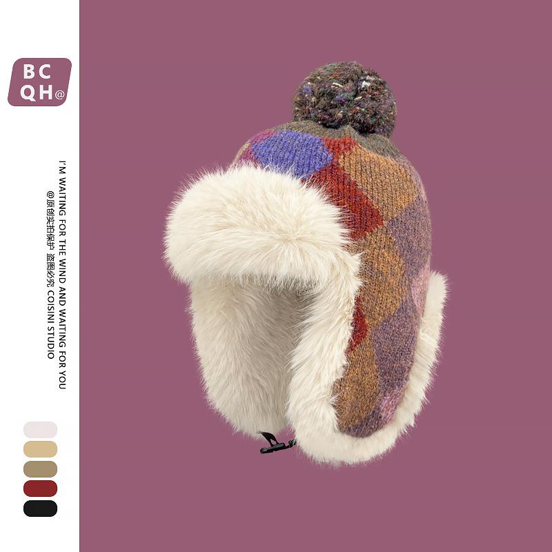 Retro ethnic style knitted hairball plaid Lei Feng hat for men and women, thickened in the northeast in autumn and winter, cold-proof skiing to keep One size fits all
Retro ethnic style knitted hairball plaid Lei Feng hat for men and women, thickened in the northeast in autumn and winter, cold-proof skiing to keep One size fits all