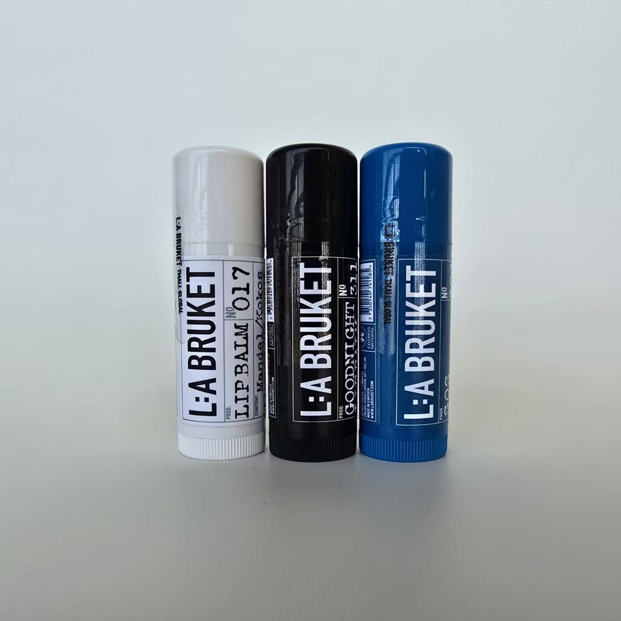 Новая Швеция LA BRUKET 14г Органический миндально-кокосовый бальзам для губ Blue Lip Balm (Mint Scent)
Новая Швеция LA BRUKET 14г Органический миндально-кокосовый бальзам для губ Blue Lip Balm (Mint Scent)