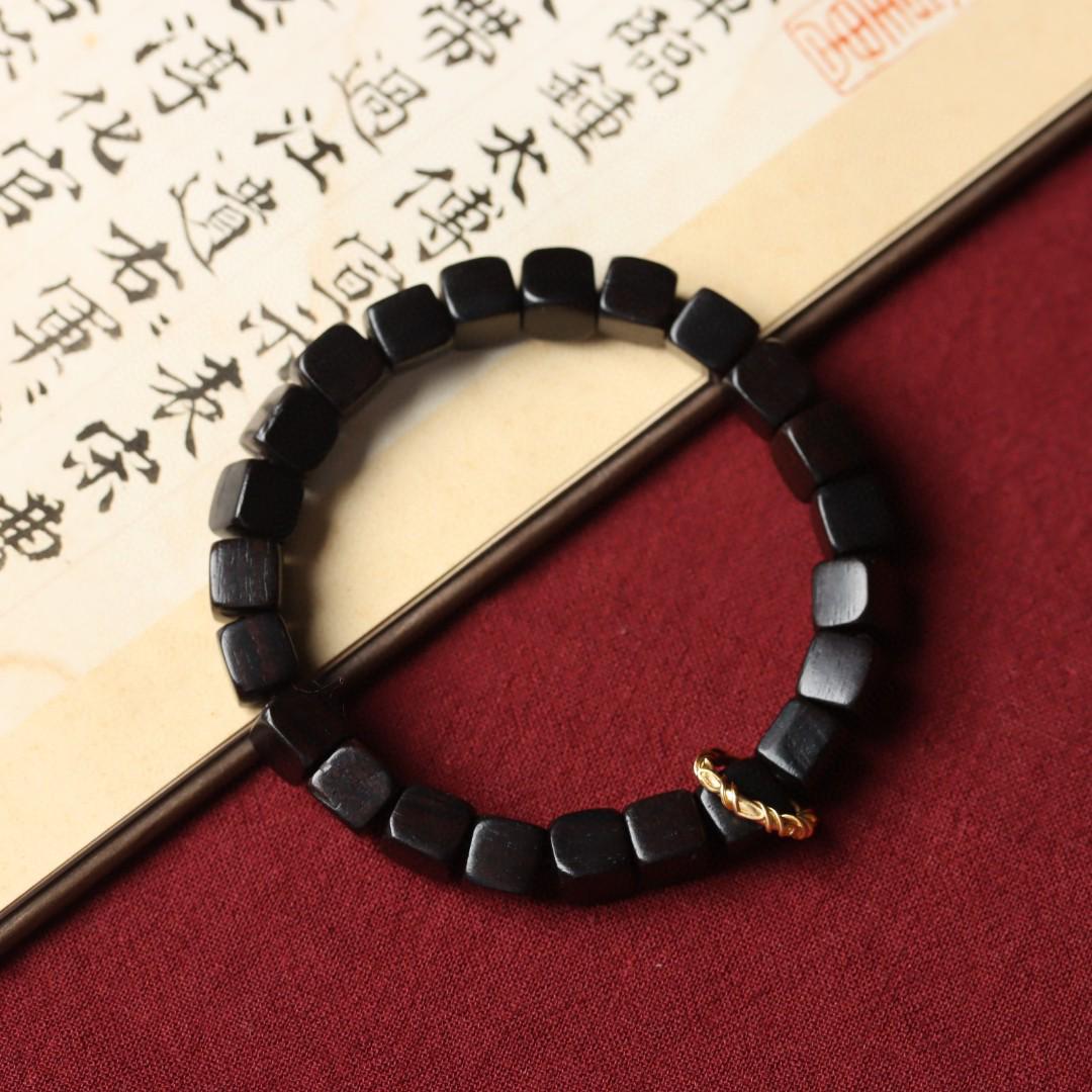 Green Sandalwood Single Strand 8mm Bracelet with Qiankun Circle for Men and Women Above 100 pcs/string
Green Sandalwood Single Strand 8mm Bracelet with Qiankun Circle for Men and Women Above 100 pcs/string