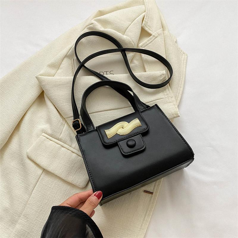Fashionable Medium Square Bag For Women With Magnetic Closure And Soft Pu Leather чёрный
Fashionable Medium Square Bag For Women With Magnetic Closure And Soft Pu Leather чёрный
