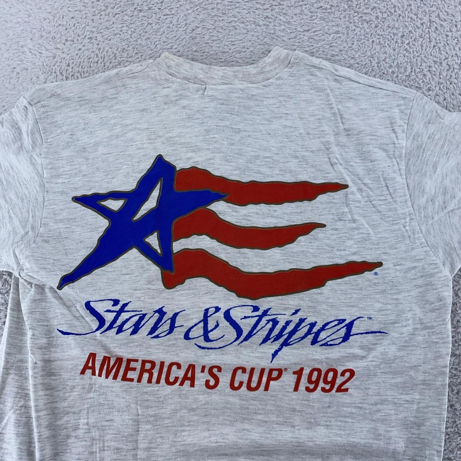 Vintage Stars & Stripes Shirt M/L Gray America s Cup 1992 Sailing 90s XL
Vintage Stars & Stripes Shirt M/L Gray America s Cup 1992 Sailing 90s XL