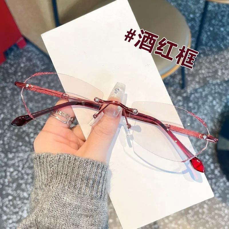 Стильные унисекс умные очки для чтения с защитой от синего света и классической оправой-бровью Presbyopia 150 Degrees (50-54)
Стильные унисекс умные очки для чтения с защитой от синего света и классической оправой-бровью Presbyopia 150 Degrees (50-54)