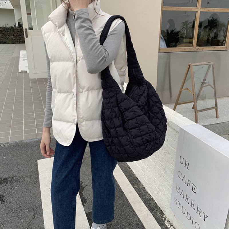 Bag women s autumn and winter tide brand cloud fold big bag personality niche diamond large capacity dumpling bag retro messenger bag чорний
Bag women s autumn and winter tide brand cloud fold big bag personality niche diamond large capacity dumpling bag retro messenger bag чорний