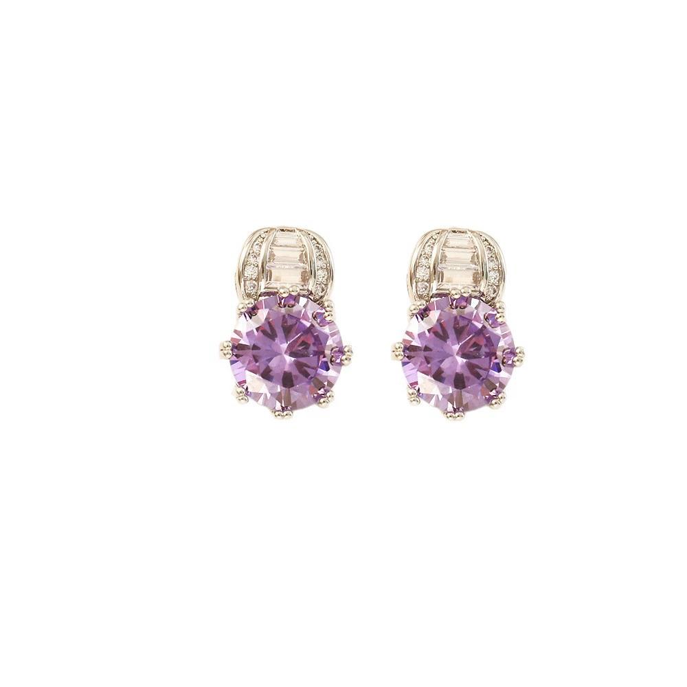 Pendientes de circonita brillantes elegantes y pequeños pendientes de moda para mujer
Pendientes de circonita brillantes elegantes y pequeños pendientes de moda para mujer