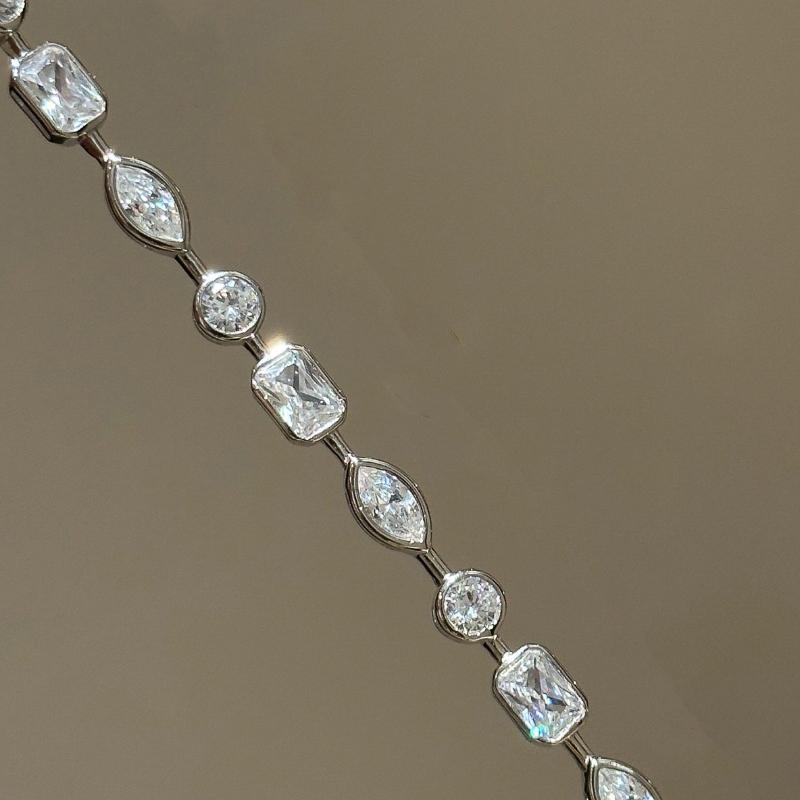 New in Irregular Exquisite Sparkling Diamonds Bracelets for Women Light Luxury Water drop Square Bracelet Party Jewelry Gift 17cm срібний
New in Irregular Exquisite Sparkling Diamonds Bracelets for Women Light Luxury Water drop Square Bracelet Party Jewelry Gift 17cm срібний