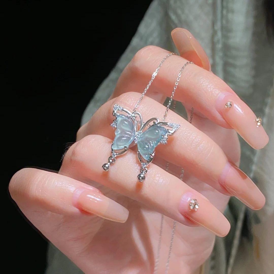 Break the cocoon and become a butterfly~ Ice through butterfly necklace Women s niche design collarbone chain Exquisite high-value necklace
Break the cocoon and become a butterfly~ Ice through butterfly necklace Women s niche design collarbone chain Exquisite high-value necklace