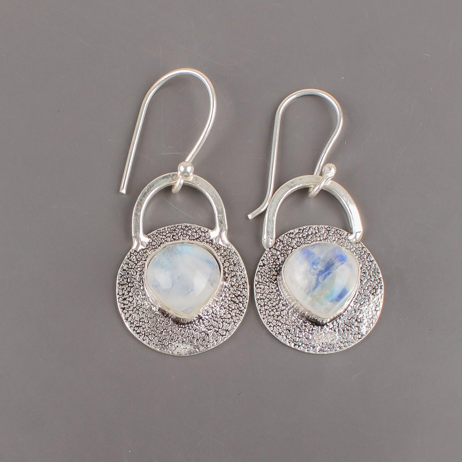 Natural Rainbow Moonstone Gemstone 925 Sterling Silver Handmade Earrings 1.30 EE-63-32
Natural Rainbow Moonstone Gemstone 925 Sterling Silver Handmade Earrings 1.30 EE-63-32