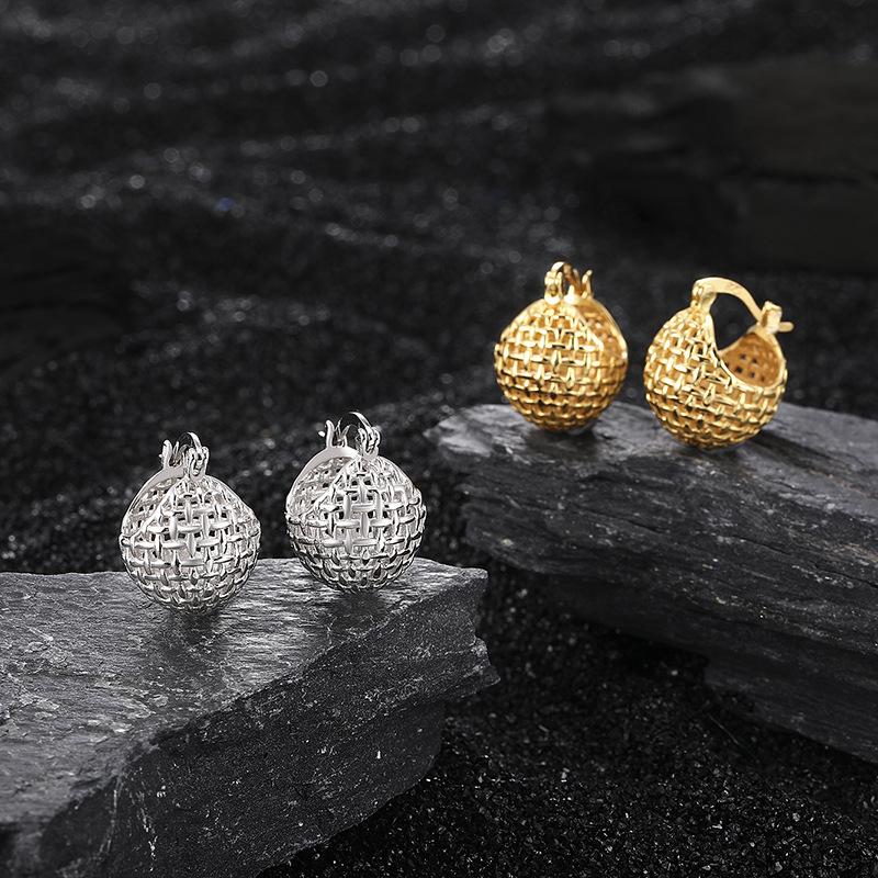 Серьги-шарики из стерлингового серебра S925 пробы, плетеные сферические серьги Sense Texture премиум-класса, серьги-гвоздики Tide, французская легкая роскошь
Серьги-шарики из стерлингового серебра S925 пробы, плетеные сферические серьги Sense Texture премиум-класса, серьги-гвоздики Tide, французская легкая роскошь