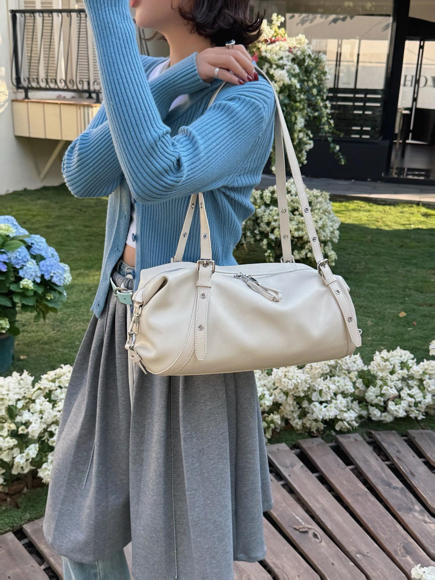 2025 New relaxed retro baguette bag genuine leather women s bag shoulder underarm bag trendy fashion oblique span bag foreign trade 42*16*22.5cm
2025 New relaxed retro baguette bag genuine leather women s bag shoulder underarm bag trendy fashion oblique span bag foreign trade 42*16*22.5cm