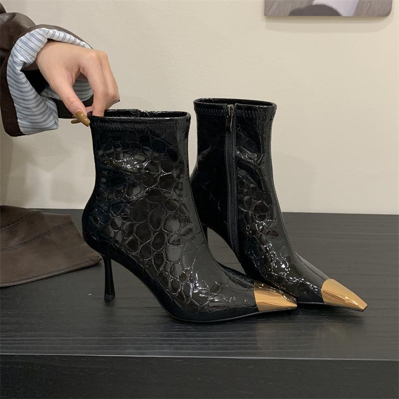 Rich metal head color matching thin heel short tube thin boots autumn and winter new high heel sexy versatile patent leather short boots 39
Rich metal head color matching thin heel short tube thin boots autumn and winter new high heel sexy versatile patent leather short boots 39