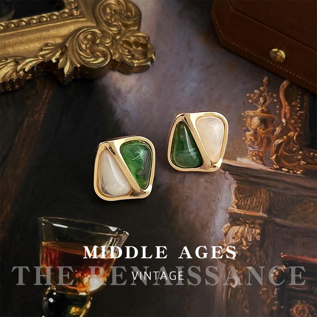 Vintage light antique geometric square contrasting color smudge nails French minimalist earrings light luxury earrings
Vintage light antique geometric square contrasting color smudge nails French minimalist earrings light luxury earrings