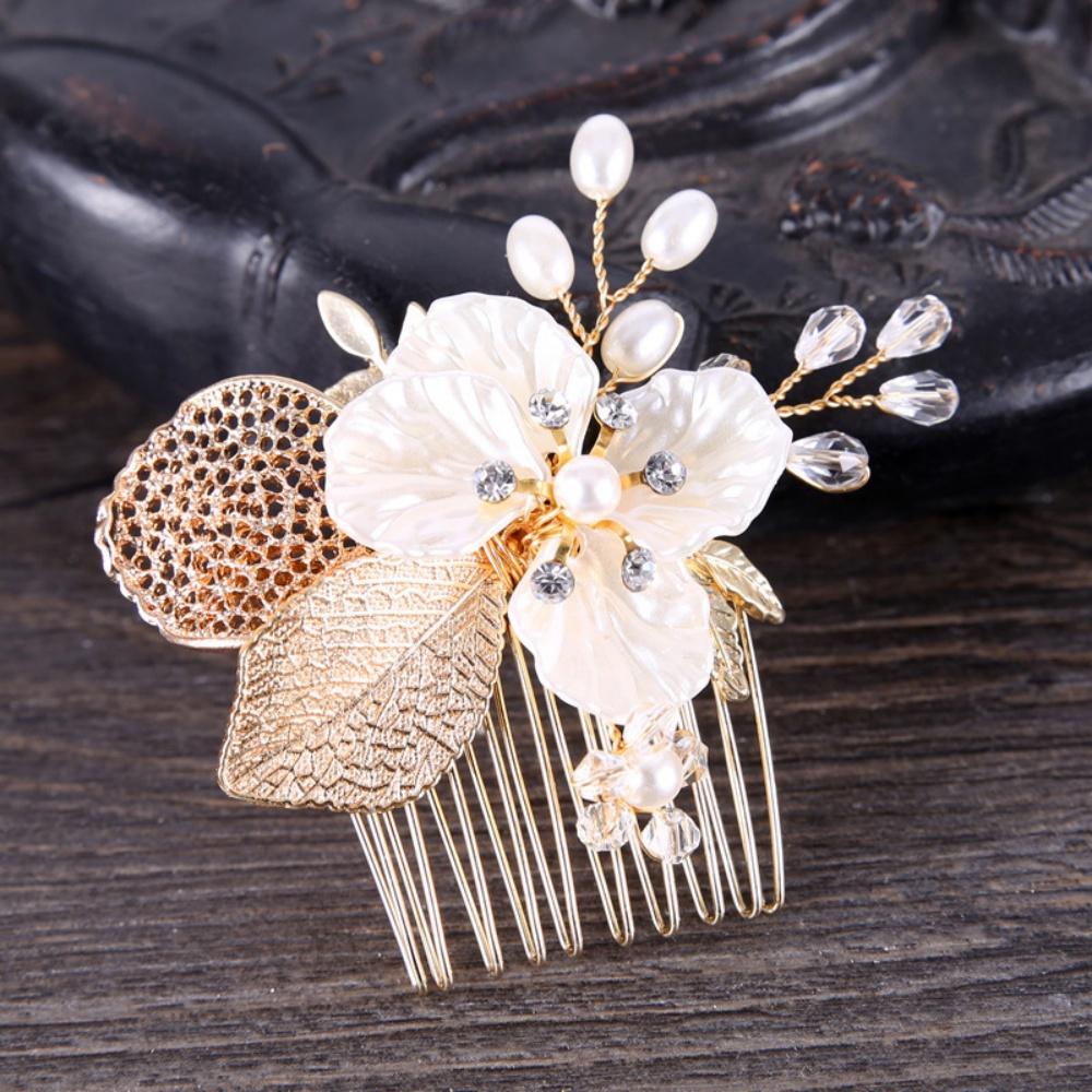 A bridal wedding headpiece, gold leaf hollow mesh pearl flower small hair comb, hair accessory, dress accessory золотистый
A bridal wedding headpiece, gold leaf hollow mesh pearl flower small hair comb, hair accessory, dress accessory золотистый