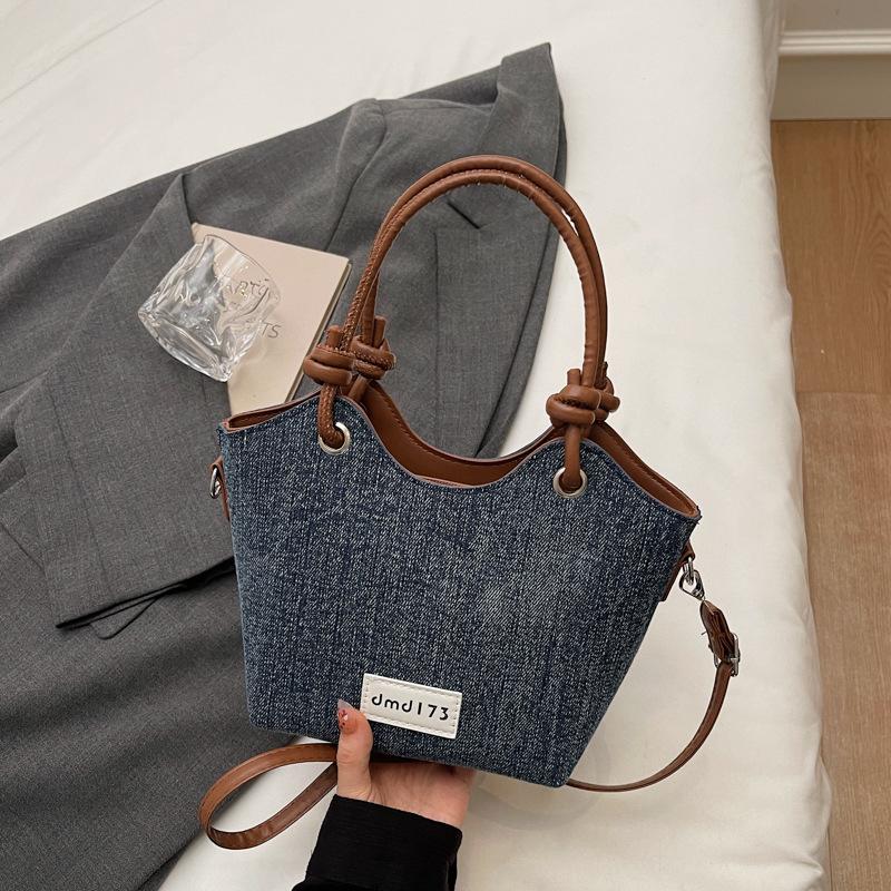 Shoulder Crossbody Bucket Bag Women Fall 2026 Textured Fashi Minimalist Vintage Casual Unique Design Handbag коричневий
Shoulder Crossbody Bucket Bag Women Fall 2026 Textured Fashi Minimalist Vintage Casual Unique Design Handbag коричневий