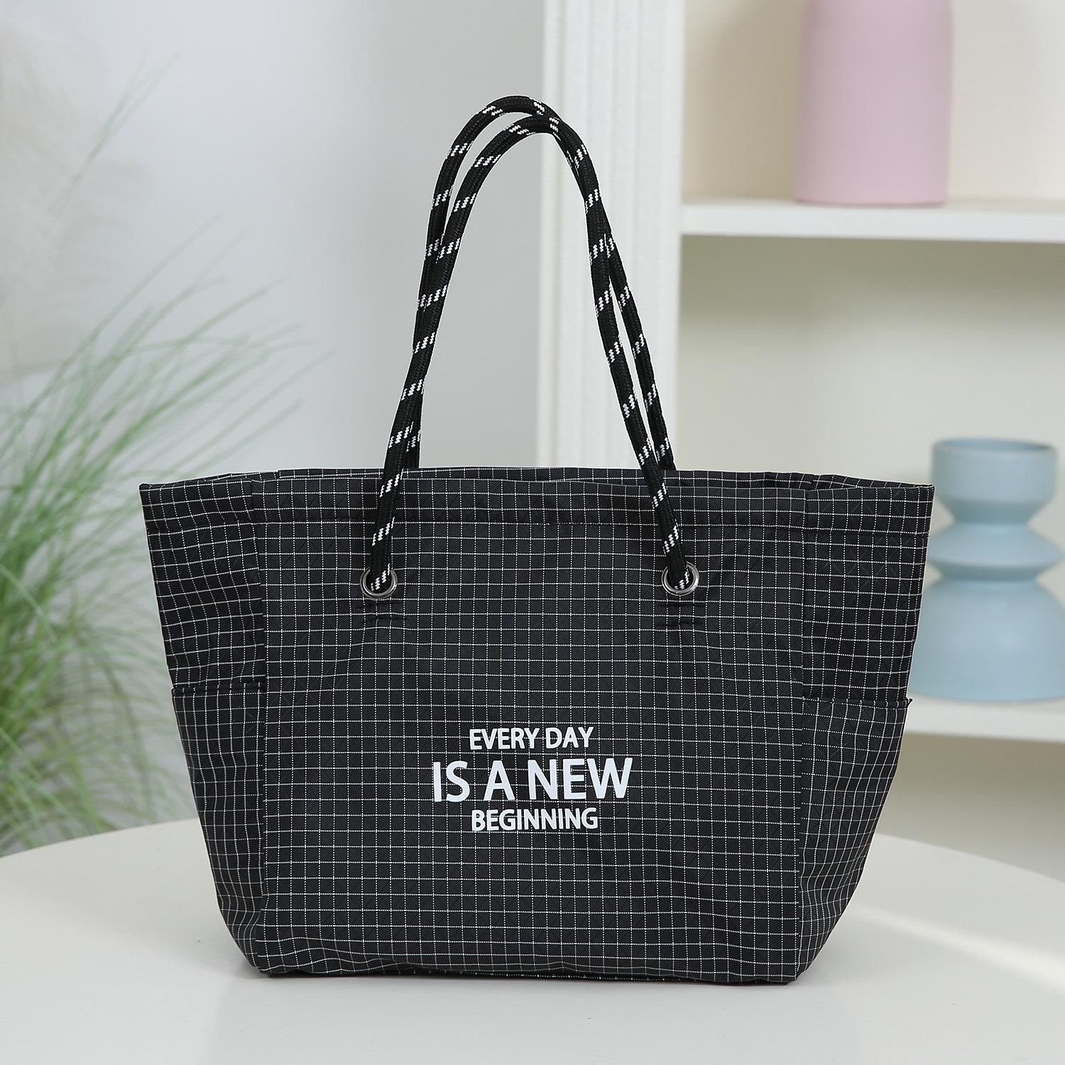 Дофамин Однотонная Водонепроницаемая Сумка-Тоут: Универсальная портативная сумка-ланчбокс для работы, поездок и прогулок с мамой.
Дофамин Однотонная Водонепроницаемая Сумка-Тоут: Универсальная портативная сумка-ланчбокс для работы, поездок и прогулок с мамой.