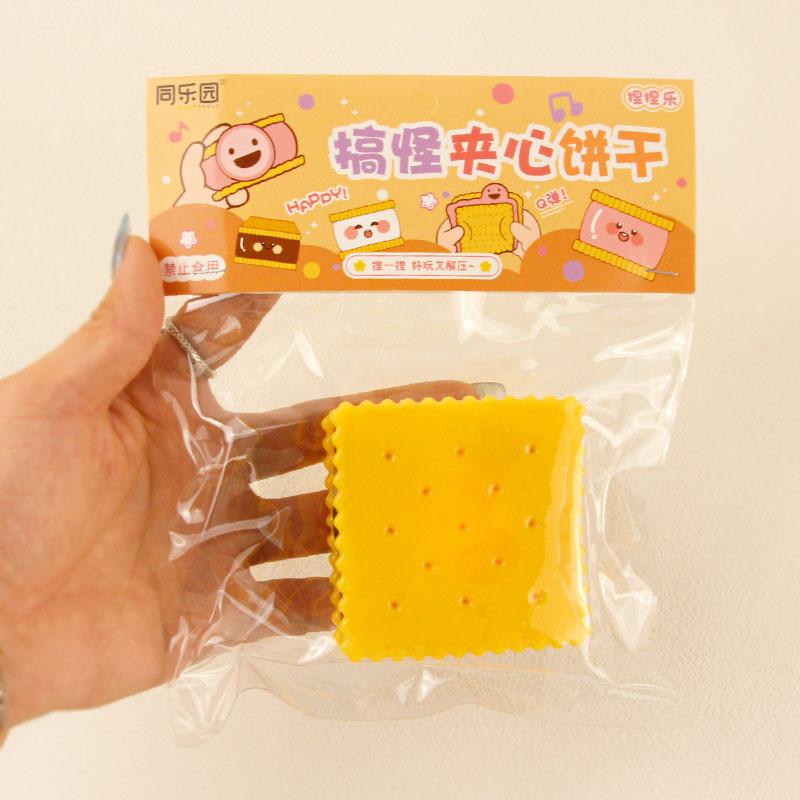 Creative Wacky Simulation Butter Cracker Squeeze Toys Funny Sandwich Cookie TPR Pinch Stress Relief Venting Toys for Kids Adult
Creative Wacky Simulation Butter Cracker Squeeze Toys Funny Sandwich Cookie TPR Pinch Stress Relief Venting Toys for Kids Adult