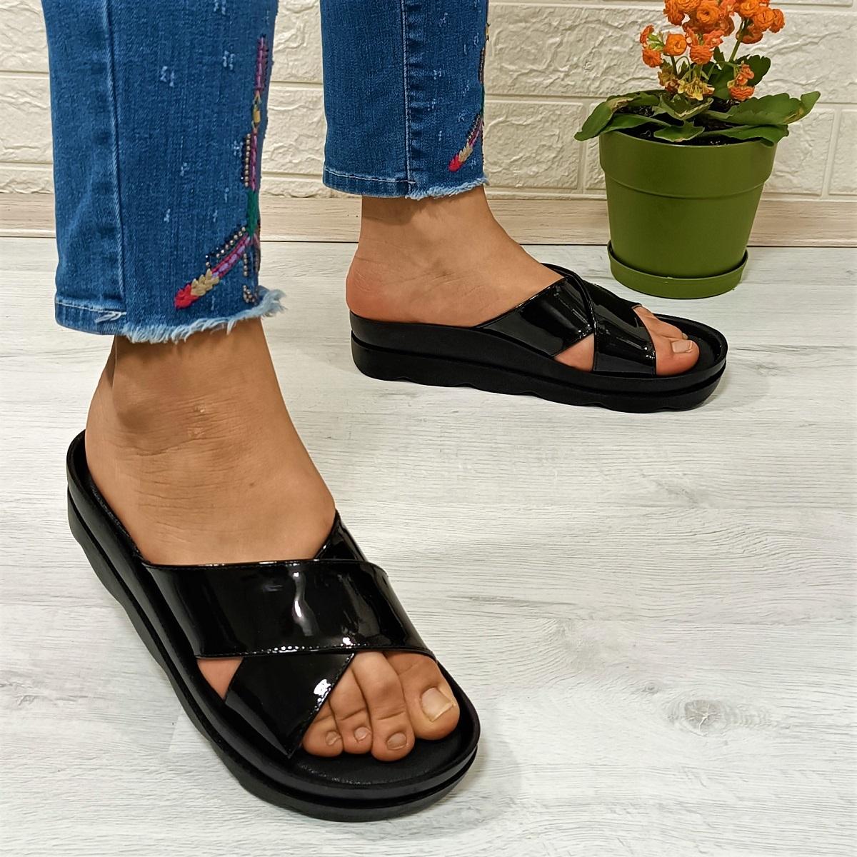 Voga 1712 Черные женские тапочки из лакированной кожи с перекрестным ремешком на мягкой подошве
Voga 1712 Черные женские тапочки из лакированной кожи с перекрестным ремешком на мягкой подошве