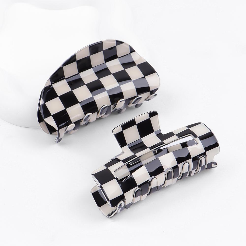 2pcs Checkerboard grappling hairpins with coloured checkered hairpins and black and white checkered shark hairpins Size fits all
2pcs Checkerboard grappling hairpins with coloured checkered hairpins and black and white checkered shark hairpins Size fits all