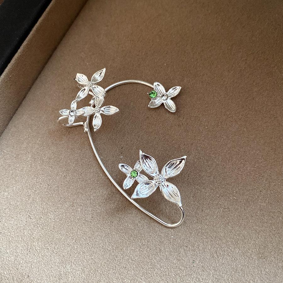 Diamond-encrusted flower ear hanging simple and fashionable retro versatile earrings fashionable light luxury high-end earrings design sense niche
Diamond-encrusted flower ear hanging simple and fashionable retro versatile earrings fashionable light luxury high-end earrings design sense niche
