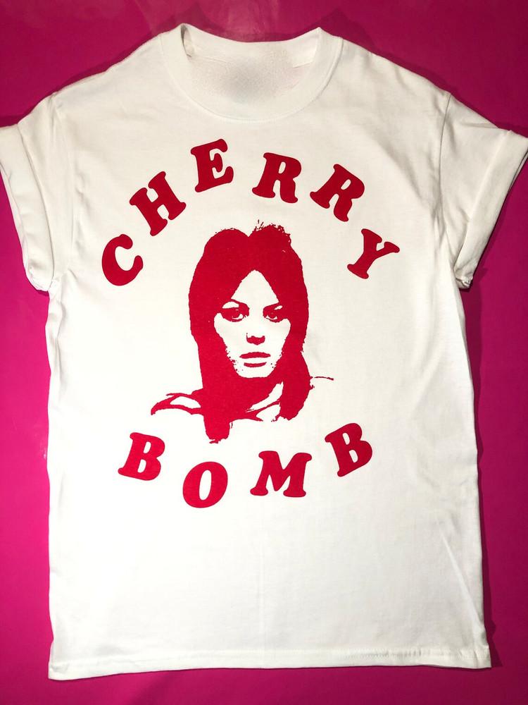 Vintage Joan Jett Cherry Bomb For Fans Heavy Cotton White S-4XL Shirt MM367 Unisex T-Shirt S
Vintage Joan Jett Cherry Bomb For Fans Heavy Cotton White S-4XL Shirt MM367 Unisex T-Shirt S