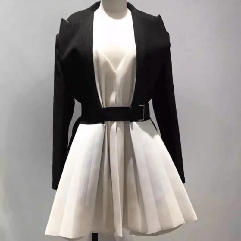FOG SACAI Rose Liu Yifei Huang Yimei Cinched Waist Patchwork Dress with Puffy Skirt Small
FOG SACAI Rose Liu Yifei Huang Yimei Cinched Waist Patchwork Dress with Puffy Skirt Small