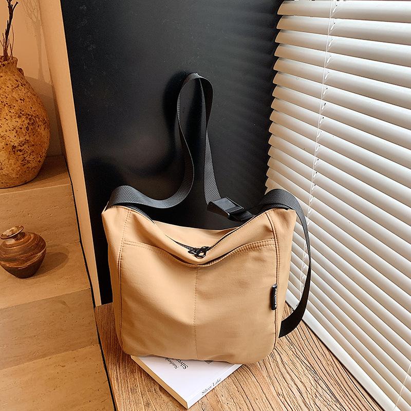 Crossbody bag female tide brand casual shoulder bag large capacity student class commute light travel backpack коричневый
Crossbody bag female tide brand casual shoulder bag large capacity student class commute light travel backpack коричневый