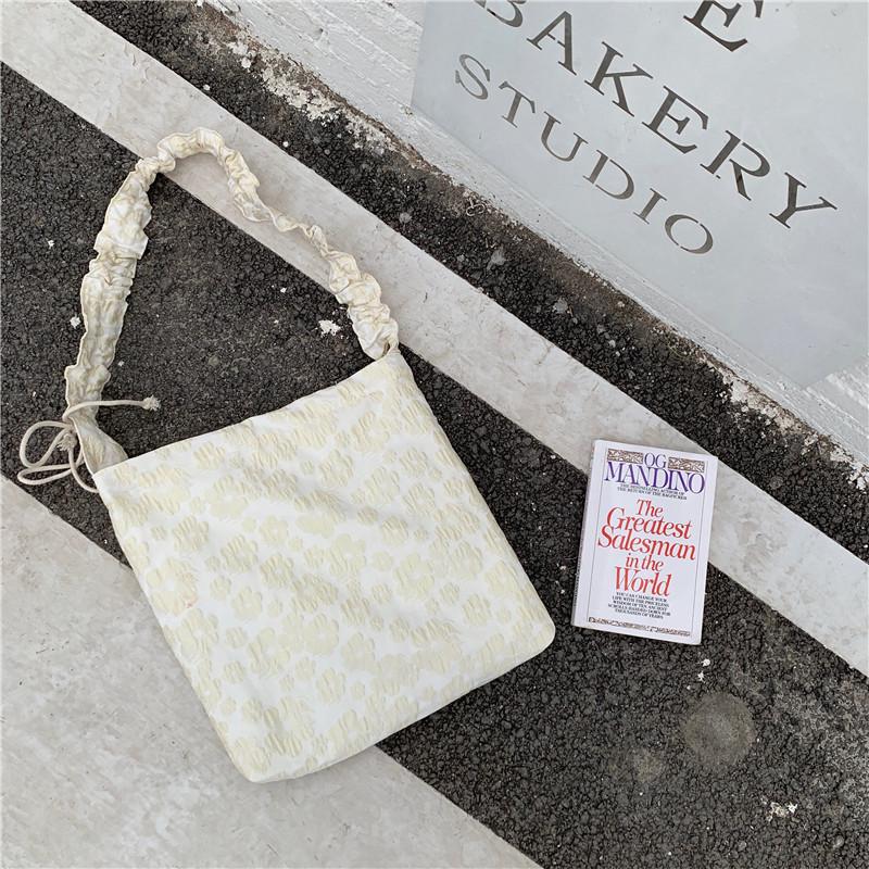 Tide Internet celebrity pull puff flower messenger bag Korean cute girl pink pleated shoulder strap shoulder bag bag
Tide Internet celebrity pull puff flower messenger bag Korean cute girl pink pleated shoulder strap shoulder bag bag