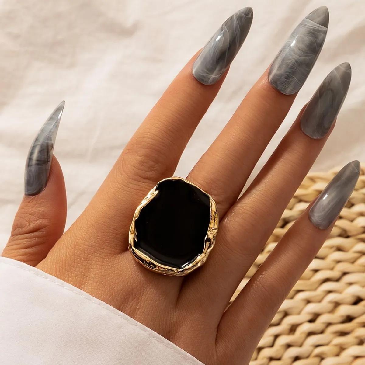 New Fashion Vintage Exaggerated Personality Ring Punk Classic Enamel Imitation Black Stones Womens Ring Charm Zircon Party Gift золотой
New Fashion Vintage Exaggerated Personality Ring Punk Classic Enamel Imitation Black Stones Womens Ring Charm Zircon Party Gift золотой
