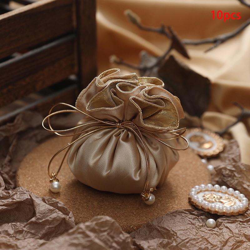 10 шт. Роскошная упаковка Бархатный мешочек на шнурке Шелковый подарочный мешок для ювелирных изделий Свадебные коробки для конфет с декором из жемчужной нити Сувенирные мешочки
10 шт. Роскошная упаковка Бархатный мешочек на шнурке Шелковый подарочный мешок для ювелирных изделий Свадебные коробки для конфет с декором из жемчужной нити Сувенирные мешочки