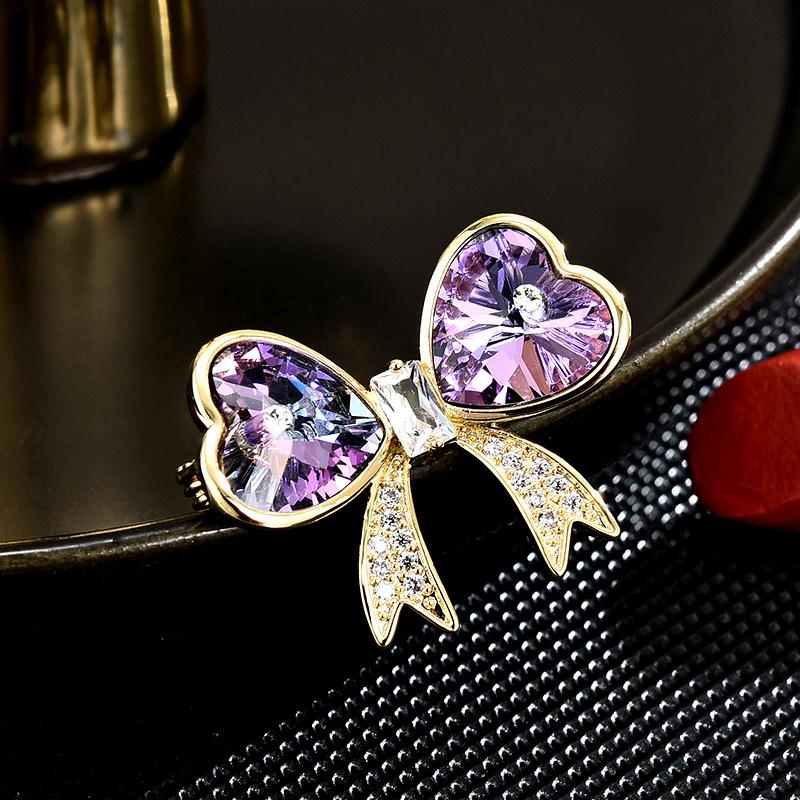 New Women s Light Luxury Design Cute Bow Brooch Exquisite Small Butterfly Heart shaped Brooch Holiday Gift
New Women s Light Luxury Design Cute Bow Brooch Exquisite Small Butterfly Heart shaped Brooch Holiday Gift