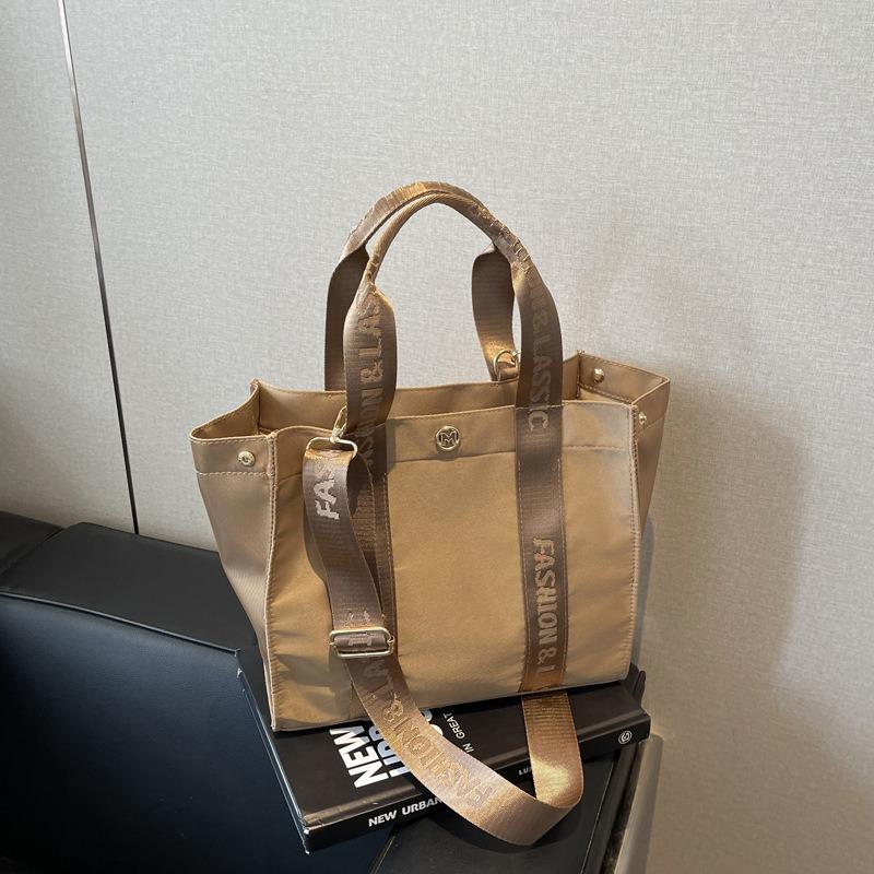 Летняя сумка-тоут большой вместимости для поездок на работу, универсальная холщовая сумка, женская рабочая сумка через плечо, сумка-мессенджер, портативная хаки
Летняя сумка-тоут большой вместимости для поездок на работу, универсальная холщовая сумка, женская рабочая сумка через плечо, сумка-мессенджер, портативная хаки